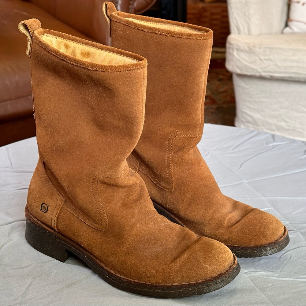 Born women’s suede boots block heel brown size 9